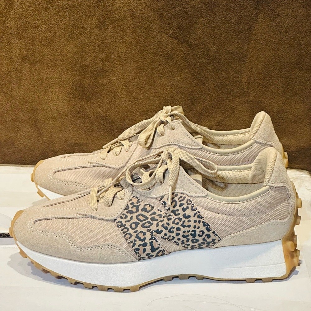 New Balance 327 in color Incense low top Women's Sneakers